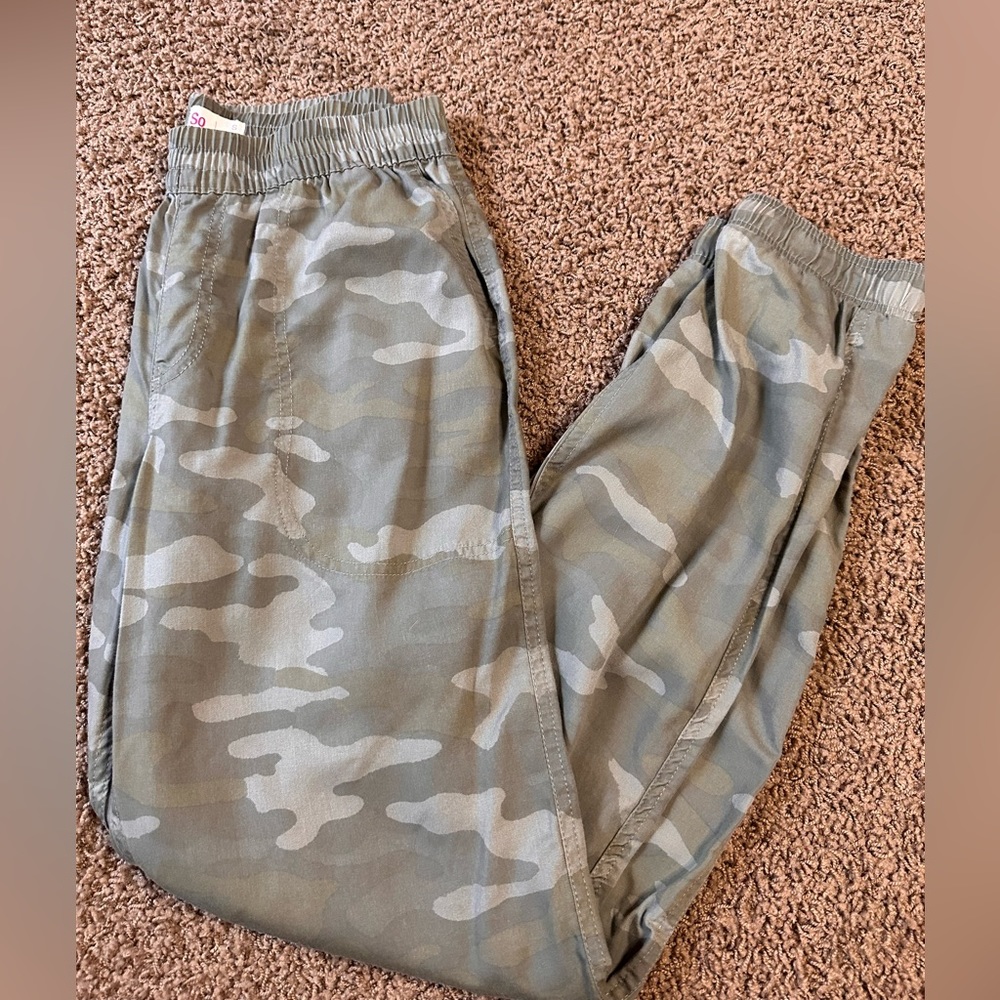 So Camo light weight joggers size Small